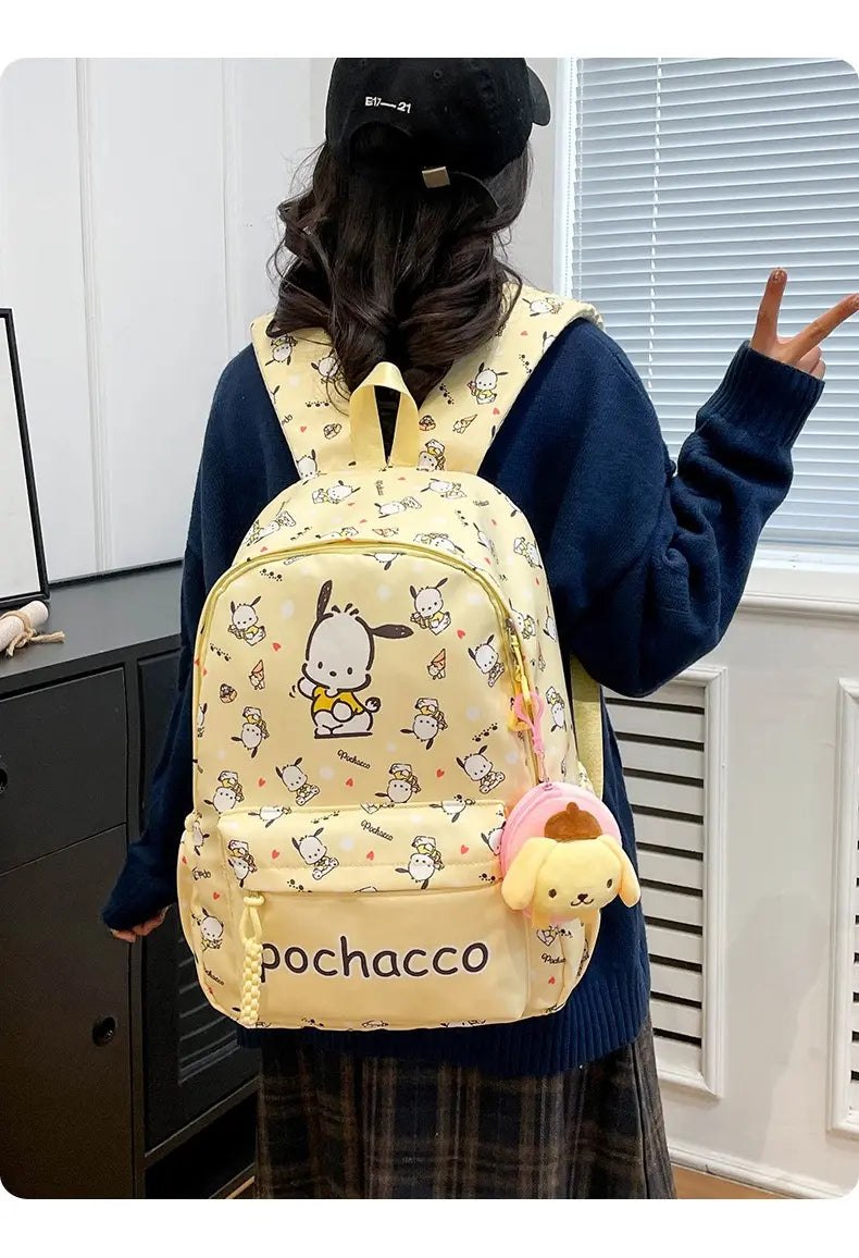 MOCHILA ESCOLAR CON LLAVERO KUROMI